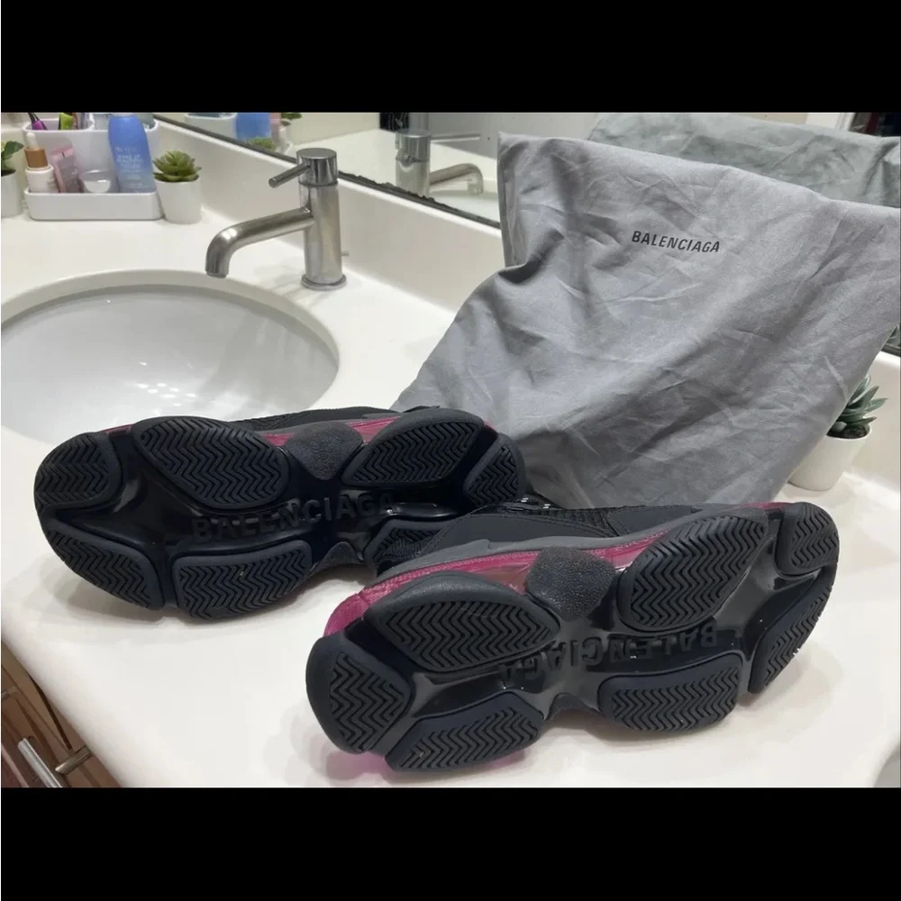 Brand new Balenciaga women’s triple s lug sole sneakers (black/pink) size 8 US - Picture 7 of 12
